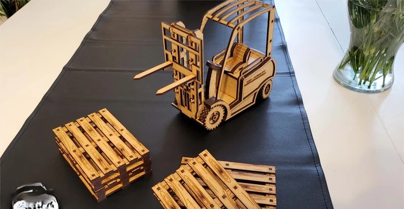 Carretilla elevadora y europalet Posavasos