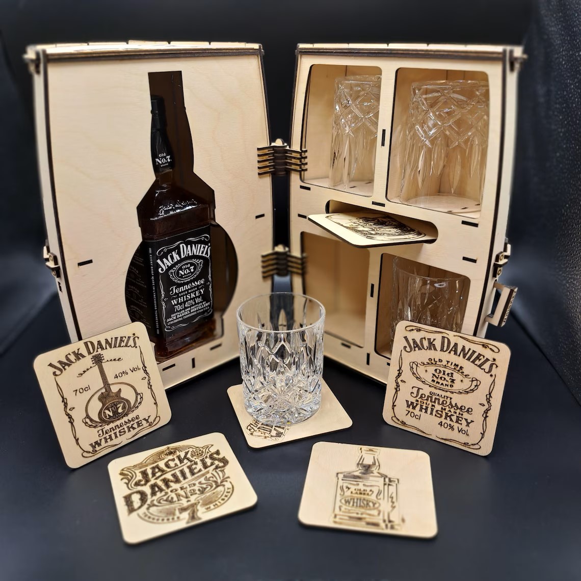 Caja de Madera Jack Daniel's con Compartimentos y Posavasos